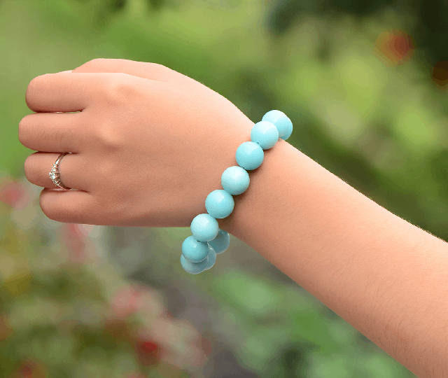 A Czech Glass Beads bracelet, blue.